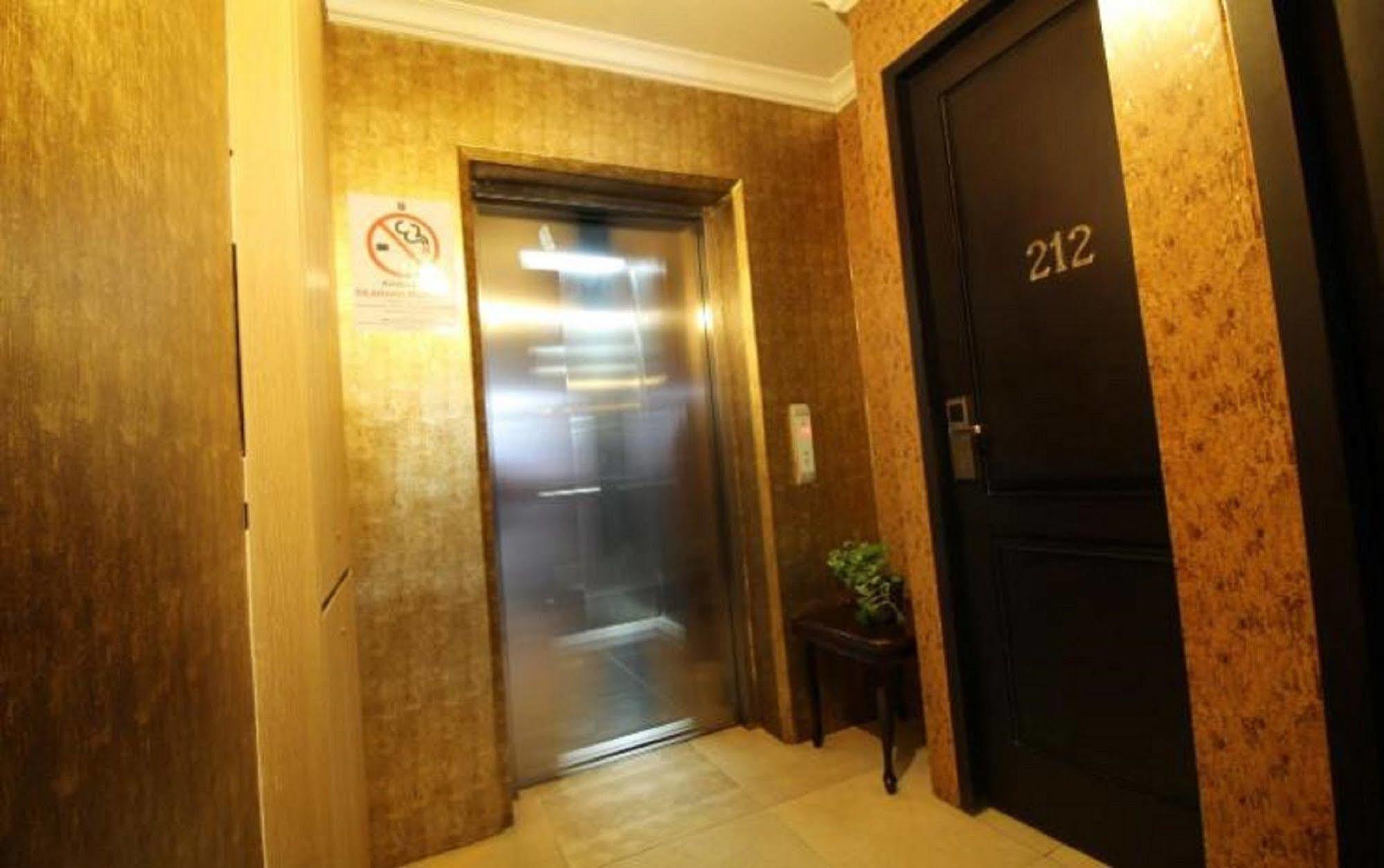 Twins Hotel Jacarta Exterior foto